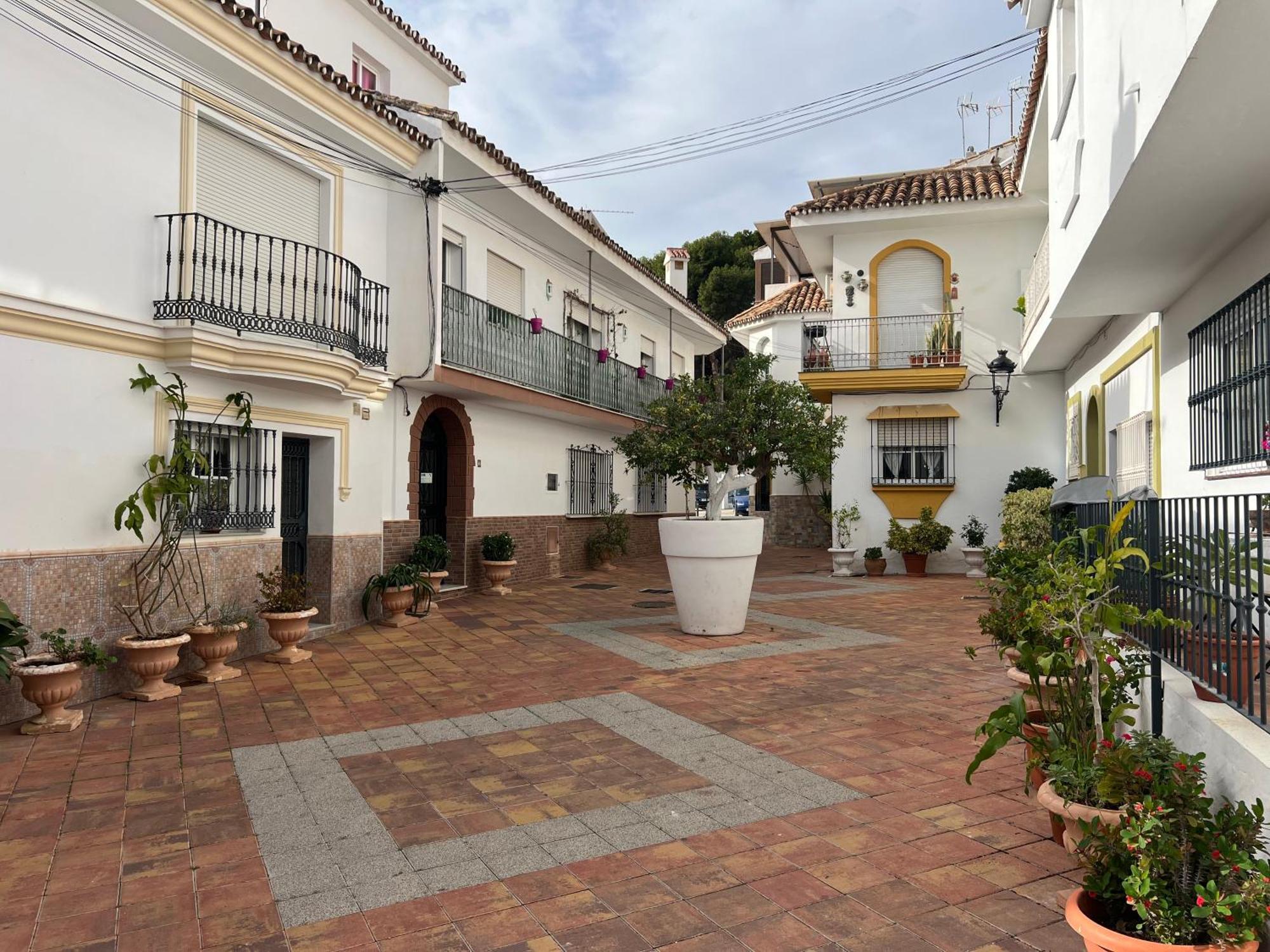 Tranquil Escape In Historic *